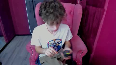 Snapshot of luke_sweet chatting on November 27, 2025, 11:45 am Luke online show from November 27, 2025, 11:45 am