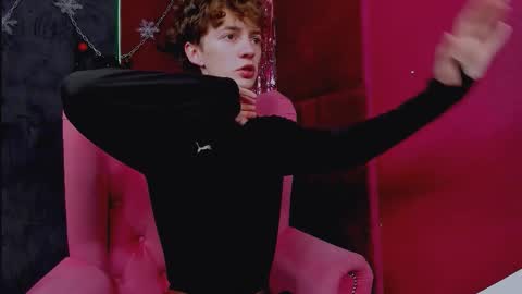 Snapshot of luke_sweet chatting on December 15, 2025, 11:47 am Luke online show from December 15, 2025, 11:47 am