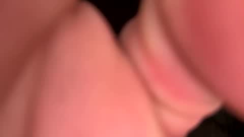 Snapshot of lukeeeeey96 chatting on February 10, 2025, 5:25 am lukeeeeey96 online show from February 10, 2025, 5:25 am