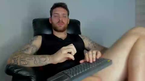 Snapshot of lukeglanton17 chatting on May 29, 2026, 3:04 am Luke online show from May 29, 2026, 3:04 am