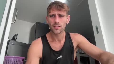 Snapshot of lukegunn22 chatting on December 16, 2024, 2:36 am MR. Luke Gunn online show from December 16, 2024, 2:36 am