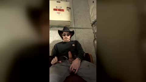 lukekibbe27 online show from February 7, 2026, 7:39 pm