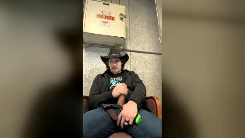 lukekibbe27 online show from February 21, 2026, 7:37 pm