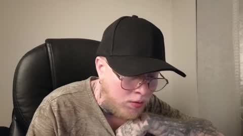 Snapshot of lukethompsson chatting on January 2, 2025, 12:55 am LUKEFTM online show from January 2, 2025, 12:55 am