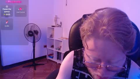 Snapshot of lukethompsson chatting on February 7, 2025, 12:20 am LUKEFTM online show from February 7, 2025, 12:20 am