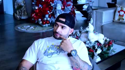 Snapshot of lukhass chatting on December 16, 2025, 8:47 pm Lukhas f4f online show from December 16, 2025, 8:47 pm