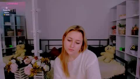 Lily online show from November 11, 2025, 7:19 am