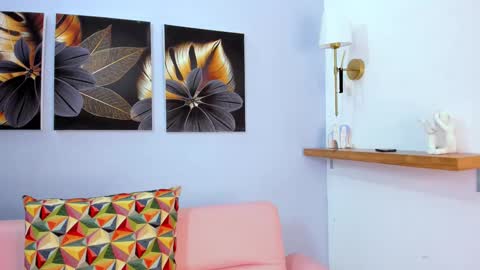 LuLu  online show from October 8, 2025, 9:56 pm