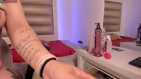 elizabeth online show from November 13, 2025, 12:37 pm