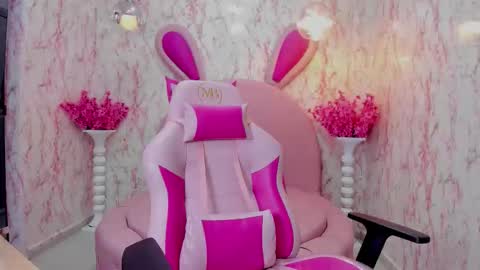lulu_litle online show from September 19, 2025, 7:36 pm