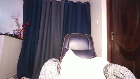 lulu_sparks1 online show from January 15, 2026, 7:17 pm