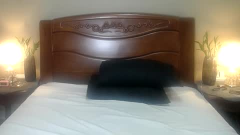 lulu_wild online show from November 20, 2025, 10:59 am