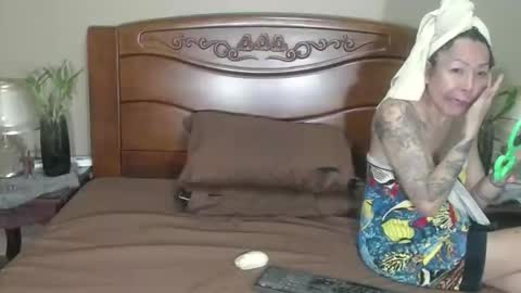 lulu_wild online show from April 7, 2026, 10:48 am