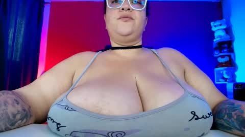 LuluBigTitts online show from February 17, 2026, 7:53 pm
