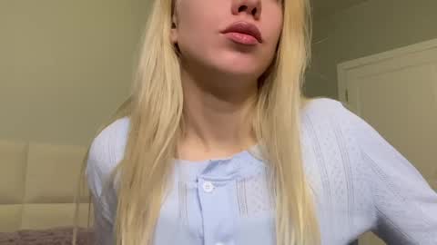 Snapshot of lumineess chatting on April 14, 2026, 7:31 pm Catherine online show from April 14, 2026, 7:31 pm