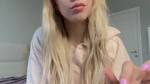 Snapshot of lumineess chatting on May 17, 2026, 4:47 pm Catherine online show from May 17, 2026, 4:47 pm