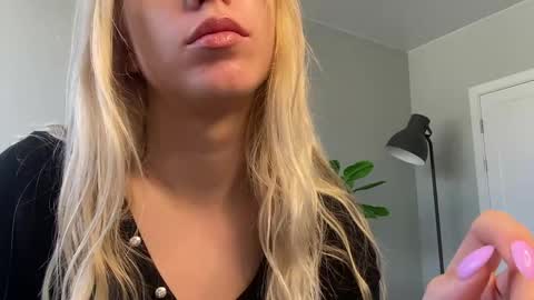 Snapshot of lumineess chatting on May 23, 2026, 1:37 pm Catherine online show from May 23, 2026, 1:37 pm