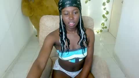 Snapshot of luna253951 chatting on May 28, 2026, 2:03 pm luna253951 online show from May 28, 2026, 2:03 pm