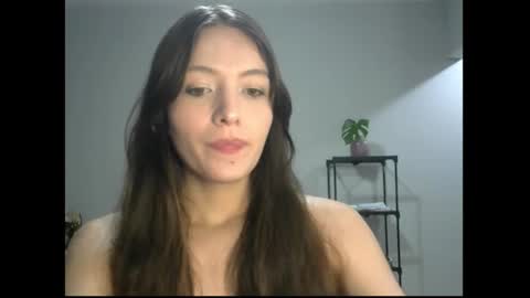 luna__art online show from October 28, 2025, 1:20 am