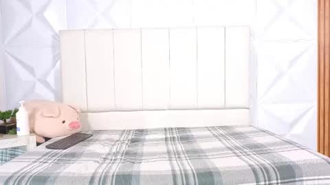 LUNA GRACE online show from November 5, 2025, 8:20 pm