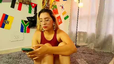 Snapshot of luna__velvet chatting on June 24, 2026, 12:48 pm luna__velvet online show from June 24, 2026, 12:48 pm