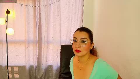 Snapshot of luna__velvet chatting on July 2, 2026, 12:44 pm luna__velvet online show from July 2, 2026, 12:44 pm