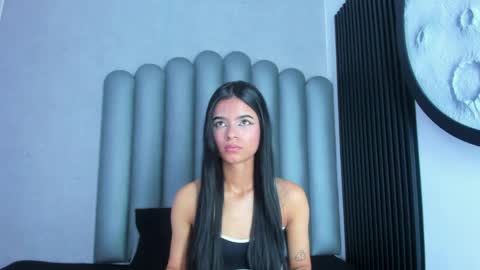 luna_bella_23 online show from May 16, 2026, 3:14 am