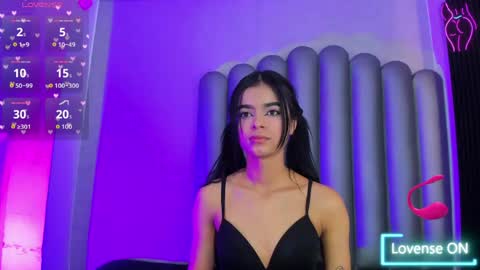 Snapshot of luna_bella_23 chatting on June 7, 2026, 4:05 am luna_bella_23 online show from June 7, 2026, 4:05 am