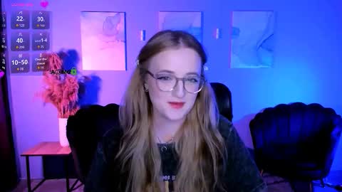 luna_berryy online show from March 6, 2026, 7:54 pm