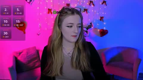 luna_berryy online show from April 3, 2026, 7:23 pm