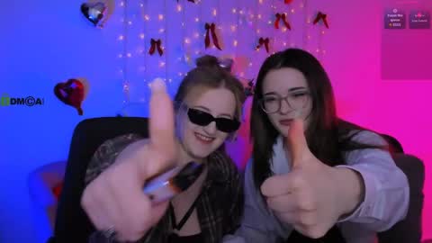 luna_berryy online show from April 18, 2026, 7:58 pm