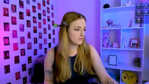 Snapshot of luna_berryy chatting on July 7, 2026, 6:45 pm luna_berryy online show from July 7, 2026, 6:45 pm