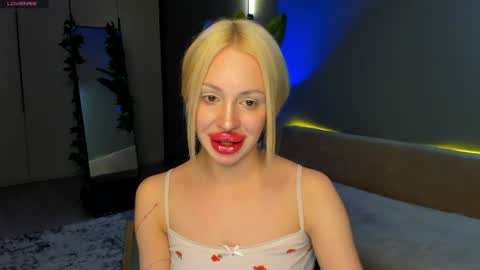 luna_beverly online show from March 23, 2026, 8:02 pm