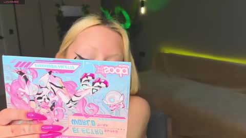 Snapshot of luna_beverly chatting on May 9, 2026, 5:51 pm luna_beverly online show from May 9, 2026, 5:51 pm