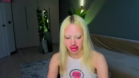 Snapshot of luna_beverly chatting on June 14, 2026, 2:24 am luna_beverly online show from June 14, 2026, 2:24 am