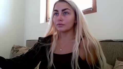 Snapshot of luna_blazer chatting on October 4, 2025, 10:13 am luna_blazer online show from October 4, 2025, 10:13 am