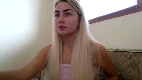 Snapshot of luna_blazer chatting on October 15, 2025, 9:09 am luna_blazer online show from October 15, 2025, 9:09 am