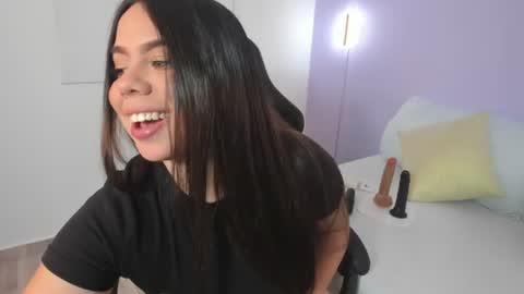 Snapshot of luna_blazze_ chatting on June 16, 2026, 12:19 pm L U N A online show from June 16, 2026, 12:19 pm