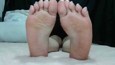 Luna--Blueberry online show from December 19, 2025, 3:57 am