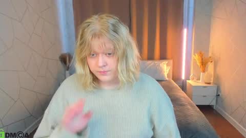 luna online show from April 19, 2026, 2:44 am