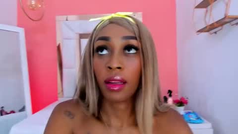 Luna online show from October 24, 2025, 8:49 pm