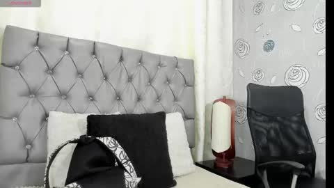 Luna Eva online show from October 25, 2025, 12:56 pm