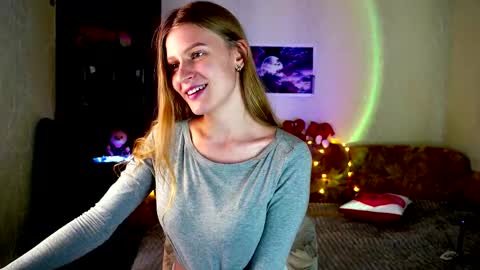 luna_evan online show from November 4, 2025, 10:14 am