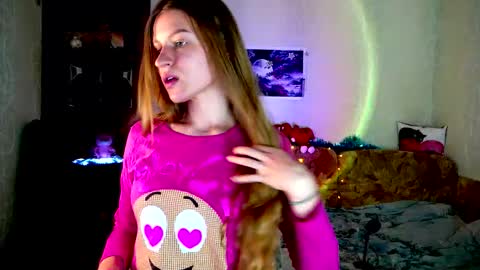 luna_evan online show from December 23, 2025, 7:28 am