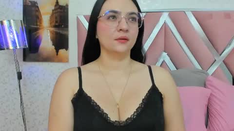 luna_ferrer1 online show from July 6, 2026, 12:02 pm