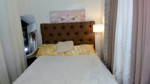 luna_harper13 online show from September 9, 2025, 12:05 pm