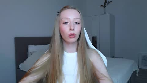 Luna online show from October 23, 2025, 8:51 pm