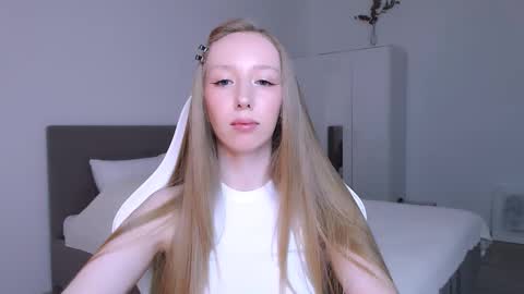 Luna online show from November 10, 2025, 7:46 pm