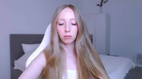 Luna online show from November 12, 2025, 9:03 pm