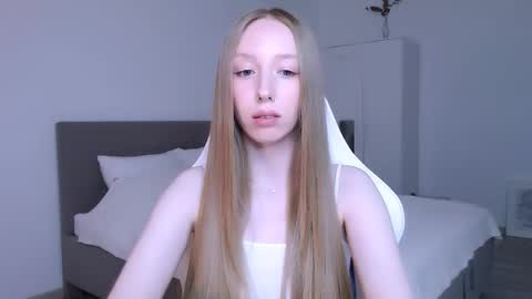 Luna online show from November 20, 2025, 8:19 pm